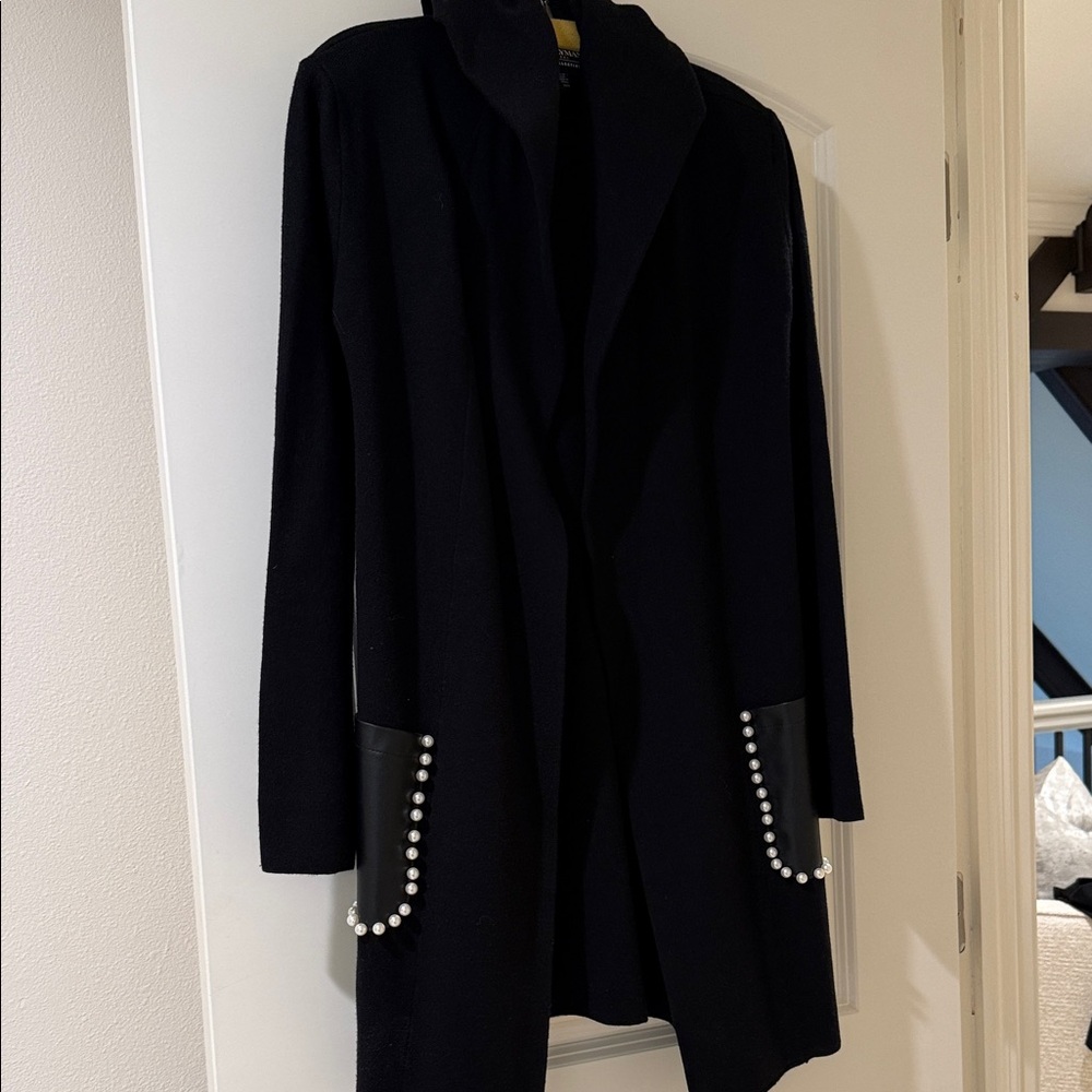 Frank Lyman 
Size Xs